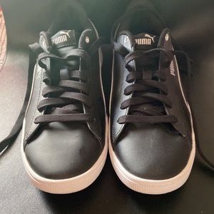 Black & white memory foam PUMAS